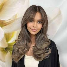 Wispy curtain bangs for long hair: 15 best ideas to try out