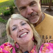 SURPRISE I love to surprise Pam Beaver. For her 50th birthday, I conspired  with our dear friends & neighbors Holly Greene White & Tim White to create  a celebration bash Problem was,