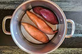 To boil about 4 pounds of chopped potatoes (roughly 6 sweet potatoes) to mash, it will take about 15 to 20 minutes starting them in cold water. How To Boil Sweet Potatoes Foodheal