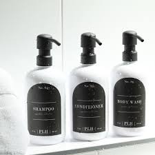 白いプラスチック製ソープボトル | 黒ラベルの詰め替え可能なソープディスペンサー | 金属製ハンドソープポンプ |  再利用可能なシャンプーとコンディショナーのボトル - Etsy 日本