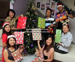 هاري ناتل) ialah perayaan terbesar untuk penganut agama kristian disambut setiap tahun memperingati kelahiran yesus dari nazareth, pengasas ajaran kristian. Keceriaan Krismas