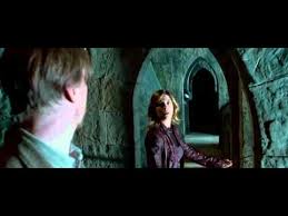 A párbajban verhetetlen pálcák ura, a holtakat visszahozó feltámadás köve és a láthatatlanná tévő köpeny u2013 utóbbi már harry birtokában van. Harry Potter Es A Halal Ereklyei 2 Resz Magyar Feliratos Elozetes Youtube