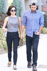 Lucy hale and skeet ulrich have both fallen pretty hard for each other, a source exclusively reveals in the new issue of us weekly. Lucy Hale Starportrat News Bilder Gala De