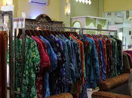 Batik yang prosesnya sangat berbeda dengan batik tulis ataupun batik cetak. Kain Sasirangan Kain Dalam Balutan Imaji Indonesia Kaya