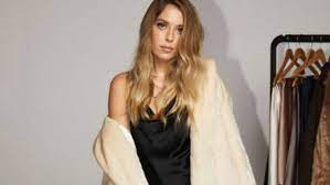 Lt → portuguese → sara carreira (5 songs translated 13 times to 9 languages). Singer Sara Carreira Dies In A Car Accident At Age 21 The Canadian