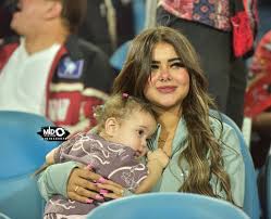 ياسمين حافظ زوجة إمام عاشور وبنته كتاليا من المباراة ♥️♥️