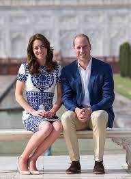 Egész életét figyelő szemek kereszttüzében, szigorú kontroll alatt éli. Feltunt Hogy Katalin Hercegne Es Vilmos Herceg Osszeoltoznek Duchess Carole Middleton Cambridge Dresses