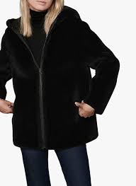 On se glisse au chaud de ce manteau raffiné à porter aussi bien sur un pantalon qu'une robe. Peau Lainee Reversible A Capuche En Cuir D Agneau Noir Zapa Femme Place Des Tendances