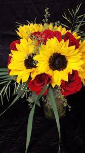 Sunflowers And Red Rose Brides Bouquet Red Roses And Sunflowers Sunflower Wedding Bouquet Sunflowers And Roses