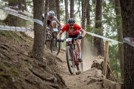 In einem von starkem regen geprägten rennen setzte er sich souverän vor mathieu van der poel (ned) und jordan sarrou (fra) durch. Media News Thomus Rn Swiss Bike Team