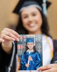 Lili Silva (LiliSilvaa_)