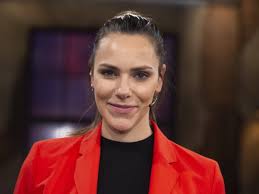Sportschau is a german sports magazine on broadcaster ard, produced by wdr in cologne. Em 2021 Sportschau Moderatorin Esther Sedlaczek Luftet Geheimnis Derwesten De