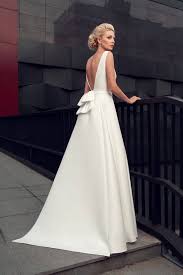 Se avete mai partecipato alla celebrazione di seconde nozze o di riti civili giovani vi sarete rese conto abiti da sposa 2021 per donne glamour. Abito Sposa Moderno Online