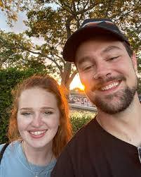 Lindsay Tilley's Instagram, Twitter & Facebook