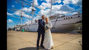Sie können zwischen langen oder kurzen brautkleidern, strandhochzeitskleidern, brautkleidern in übergrößen. Heiraten In Stralsund Sandra Thomas Standesamtliche Hochzeit Stralsund Hochzeitsfotograf Gesucht Youtube