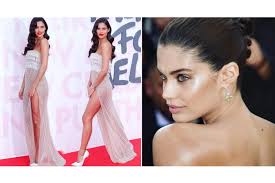 Meditation and viewing/embracing life through a positive perspective regardless of presented/perceived challenge. Sara Sampaio Die Beauty Routine Des Topmodels Bei Vogue Vogue Germany