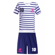 Achetez les maillot de football pas cher 2020 2021 dans notre magasin et vous obtiendrez 100% de satisfaction en termes de prix et de qualité. Ensemble De Foot Maillot A Rayures Et Short De L Equipe De France Enfants Achat Pas Cher Go Sport