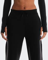 Women's Focus Tech Sweatpants | Black | On United Kingdom