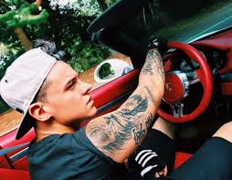 Listen to huracán by kevin roldan, 798 shazams, featuring on mucho luv, and kevin roldán essentials apple music playlists. Carros Y Otros Lujos De Kevin Roldan