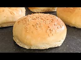 Il suffisait juste de faire ses buns (pain à burger) maison. Pain Burger Fait Maison Mieux Qu Au Fast Food Recette Inratable Youtube