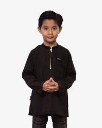 Dapat pakai baju melayu pun dah kira cukup meriah dah rasa suasana hari raya. Family Set Collection Cirgaro