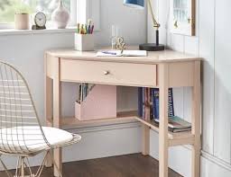 The best choice products computer desk is made out of a beautiful wood with classy, modern look. Top 10 Best Desks For Students Thetarnishedjewelblog