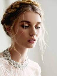 Bride Hairstyle Half Up Half Down For Long Hair Front View Medium Length With Veil Down Curls Wedding Ideas Hair Styles Medieval Hairstyles Greek Hair