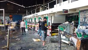 Gaji di pabrik sepatu nike sukabumi. Pabrik Cat Di Purwakarta Terbakar Hebat 1 Karyawan Terluka Bagian 1