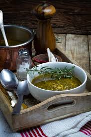 Se siete a corto di idee per la preparazione delle vostre zuppe, allora vi consiglio questa con ceci e zucca gialla, una delle mie preferite perchè semplice, dolce e cremosa. Zuppa Di Ceci E Cicerchie Tacchi E Pentole