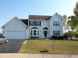View 25 Photos Of This 300 000 3 Bed 3 0 Bath 2234 Sqft Single Family Home Located At 2901 Harrisburg Ct Lindenhurst I Home And Family Lake County Zillow