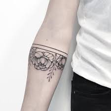 One of the most popular flowers to get tattoos of is the sunflower. Floraltattoo Floral Blacktattooing Tats Tattoo Tattoos Tattooed Stripe Tattoo Arm Band Tattoo Tattoos