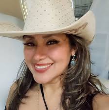 🎉👏 LET'S HEAR IT FOR A TRUE MEXICAN LEGEND — LORENA RAMÍREZ! 🇲🇽🏃‍♀️ In  her traditional Rarámuri dress and huaraches, she just made history AGAIN —  conquering the 🏅Interoceanic Marathon 2025 with