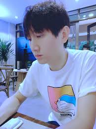 Trước những bàn tán của cư dân mạng trước sự thay đổi ngoại hình của mình, nam nhạc sĩ lên tiếng: Mr Siro Lttt Facebook