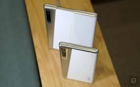 Oppo x 2021 smartphone has a super amoled display. K5vwn2q0emvavm