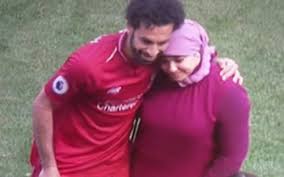 Mohamed salah is married to magi salah and the couple have a little daughter named makka. Mohamed Salah S Wife Views Daughter Show Off Skills At Anfield