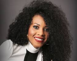 Robyn Ryan's Instagram, Twitter & Facebook