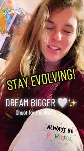 Farrah Daugherty's Instagram, Twitter & Facebook