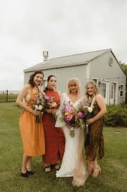 Festival hochzeit lädt ein, rock n roll ticket hochzeit wedfest einladungen. This Retro Ranch Wedding Is A Little Bit Country A Little Bit Rock N Roll And A Whole Lotta Lovely Junebug Weddings