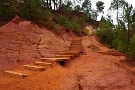 Comme pour le colorado provencal, il s'agit d'une ancienne carrière d'ocre à ciel ouvert qui n'est plus exploitée. Sentier Des Ocres Et Visite De Roussillon Blog Voyage Chouette World