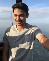 Syafiq kyle dilaporkan bakal muncul dalam dua buah filem terbaru iaitu setia menanti arahan osman ali dan maritim. Biodata Syafiq Kyle Pelakon Drama Nur 2