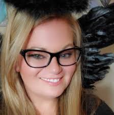 Who recommends a good nail style service?