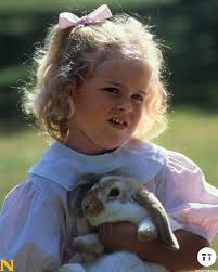 Här har vi en liten sötnos som stal allas uppmärksamhet redan som liten, vi  måste vara ett gäng som vet vem flickan är ❤❤