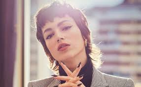 Es una de las atracadoras de la fábrica nacional de moneda y timbre. La Casa De Papel Las Atrevidas Fotografias De Tokio Que Encendieron Instagram