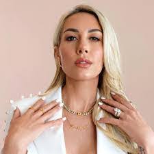 Heather Mansour's Instagram, Twitter & Facebook