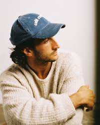 Ychwanegodd Antoine de...