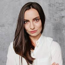 Karen Benevides's Instagram, Twitter & Facebook