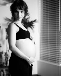 Débora Falabella se emociona ao falar da filha de 16 anos e maternidade:  Transbordo de orgulho