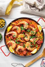 Ein richtiges blitzrezept für riesengarnelen. Paella Mit Garnelen Und Chorizo Rezept Elle Republic
