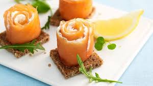Au jambon ou au saumon, tout se conjugue pour faire un apéro dînatoire qui plait à tout le monde. Recettes Aperitif Dinatoire L Express Styles