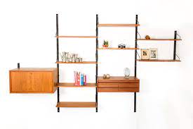 vintage uitgebreid deens wandsysteem ontworpen door poul cadovius large vintage danish wall system designed by poul c vintage furniture wall systems furniture